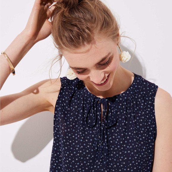 2/$15 LOFT Petites Sleeveless Navy Blouse - Picture 2 of 9